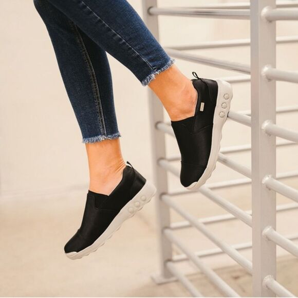Therafit black Selena Lite Women's Shoe
Size 8.5-9 slip on - Picture 1 of 13